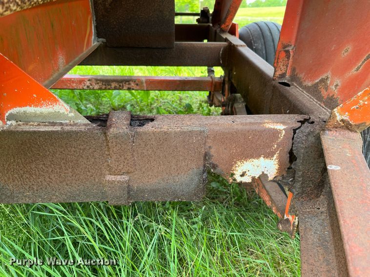 image for item LA9980 Willmar 500  spreader