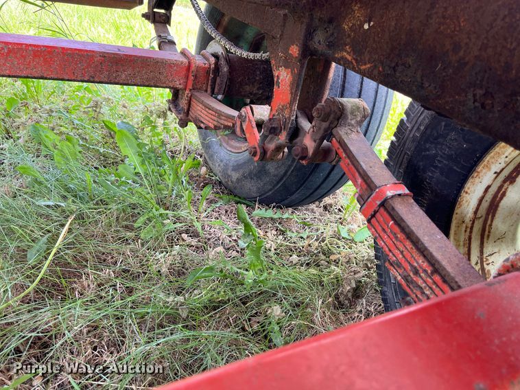 image for item LA9980 Willmar 500  spreader