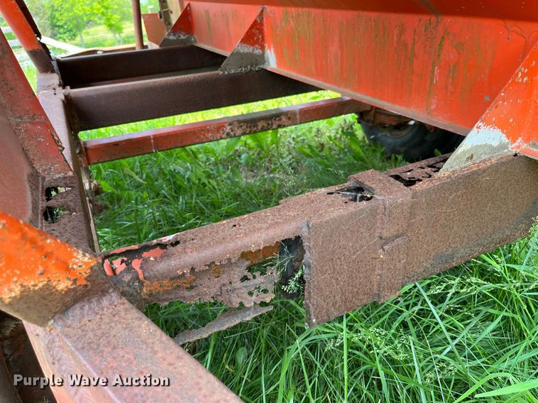 image for item LA9980 Willmar 500  spreader