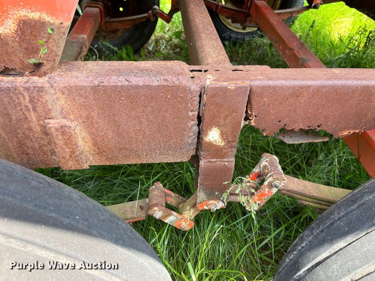 image for item LA9980 Willmar 500  spreader