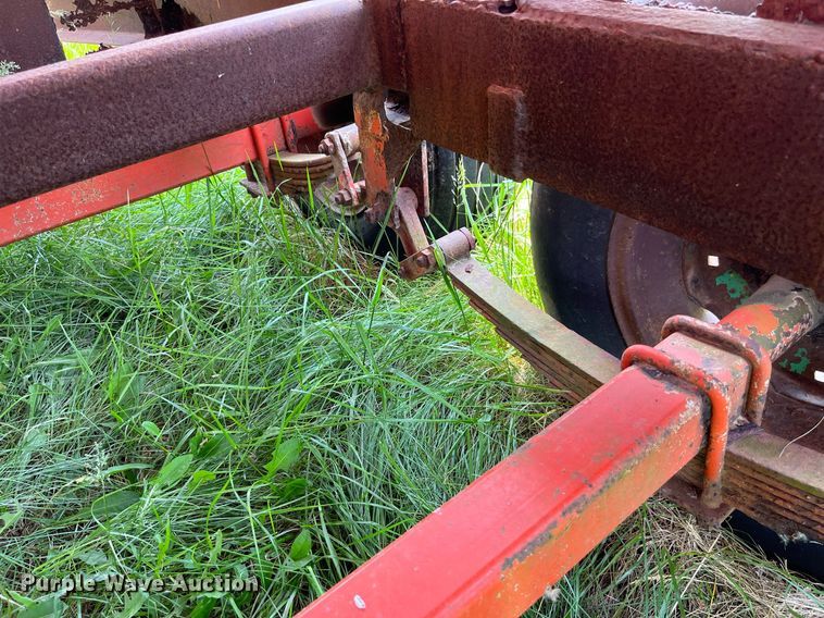 image for item LA9980 Willmar 500  spreader