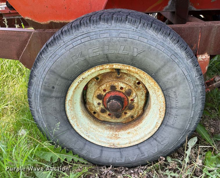 image for item LA9980 Willmar 500  spreader