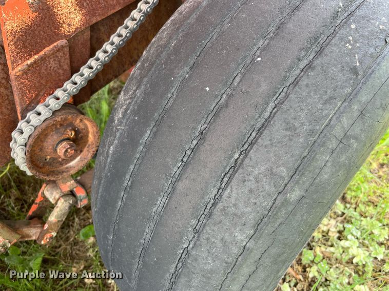 image for item LA9980 Willmar 500  spreader