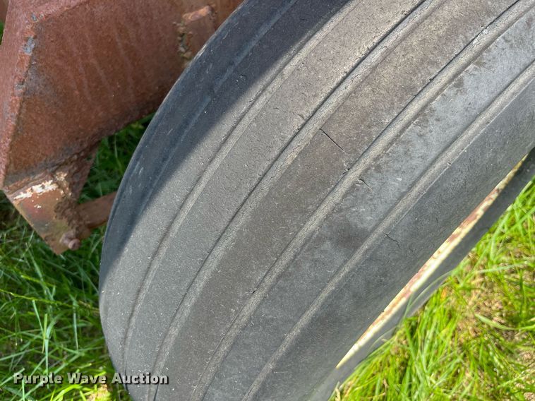 image for item LA9980 Willmar 500  spreader