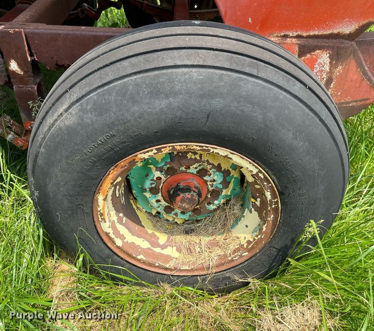 image for item LA9980 Willmar 500  spreader