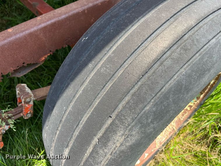 image for item LA9980 Willmar 500  spreader