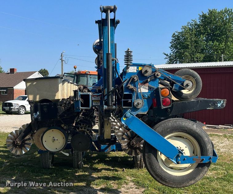 image for item LB9000 Kinze 2600  no-till planter