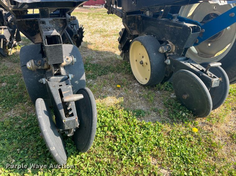 image for item LB9000 Kinze 2600  no-till planter