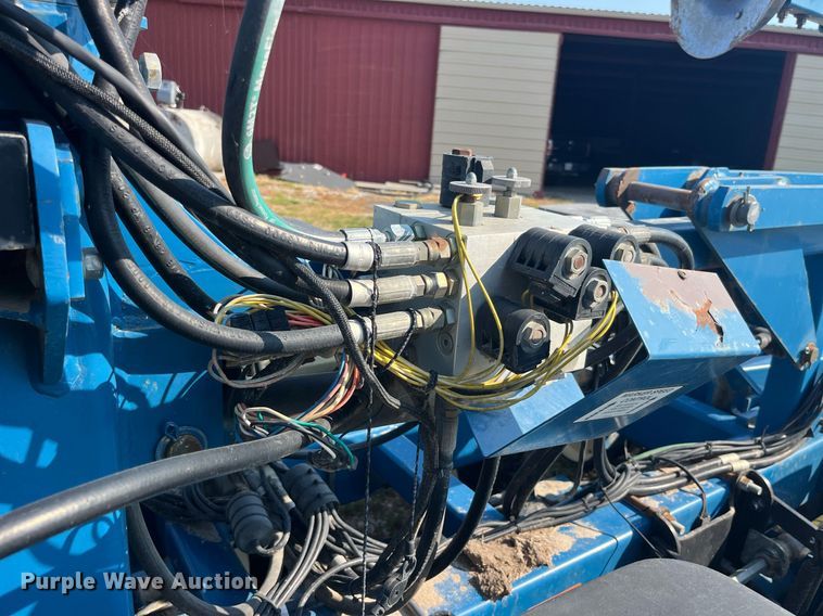 image for item LB9000 Kinze 2600  no-till planter