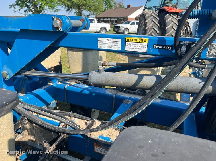 image for item LB9000 Kinze 2600  no-till planter