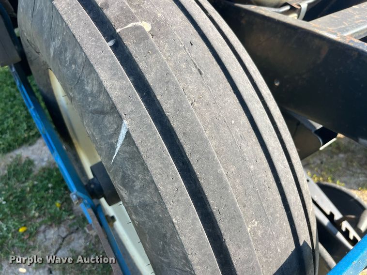 image for item LB9000 Kinze 2600  no-till planter