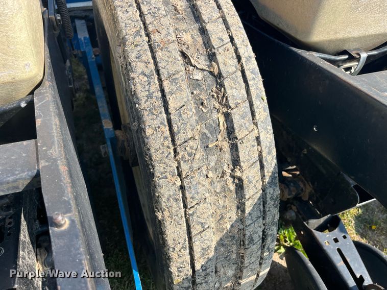 image for item LB9000 Kinze 2600  no-till planter