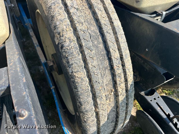 image for item LB9000 Kinze 2600  no-till planter