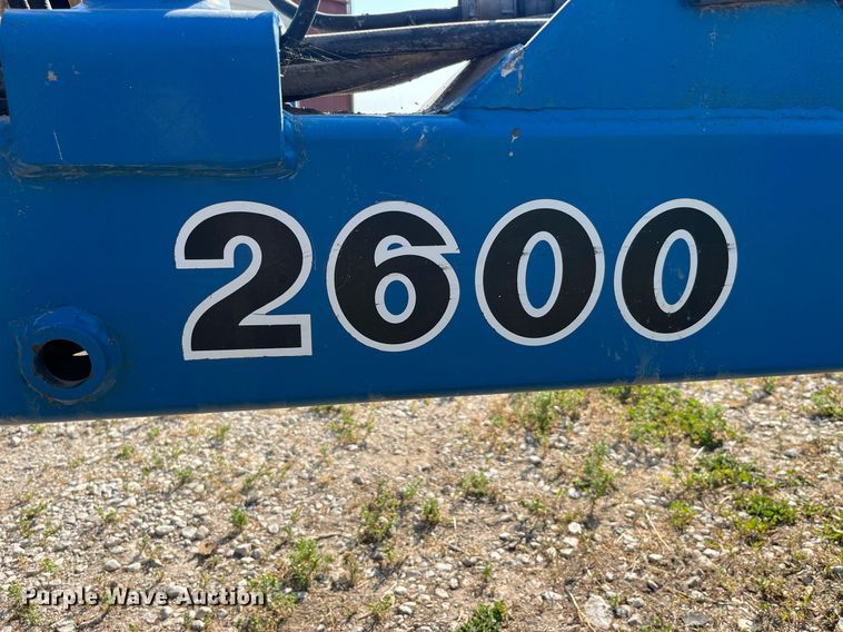 image for item LB9000 Kinze 2600  no-till planter