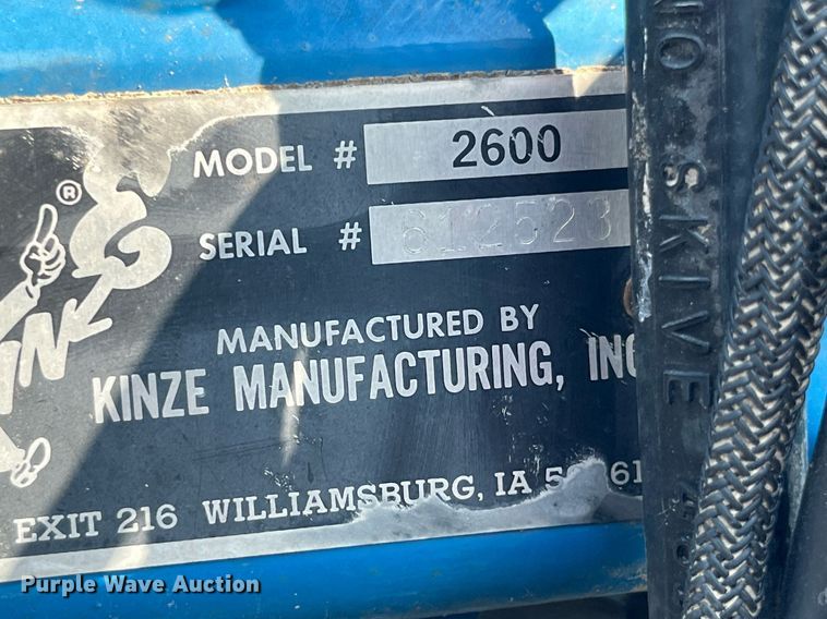 image for item LB9000 Kinze 2600  no-till planter