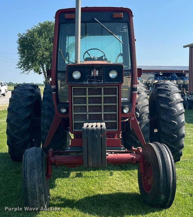 image for item LB9001 1981 International 1086  tractor