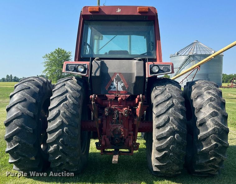 image for item LB9001 1981 International 1086  tractor