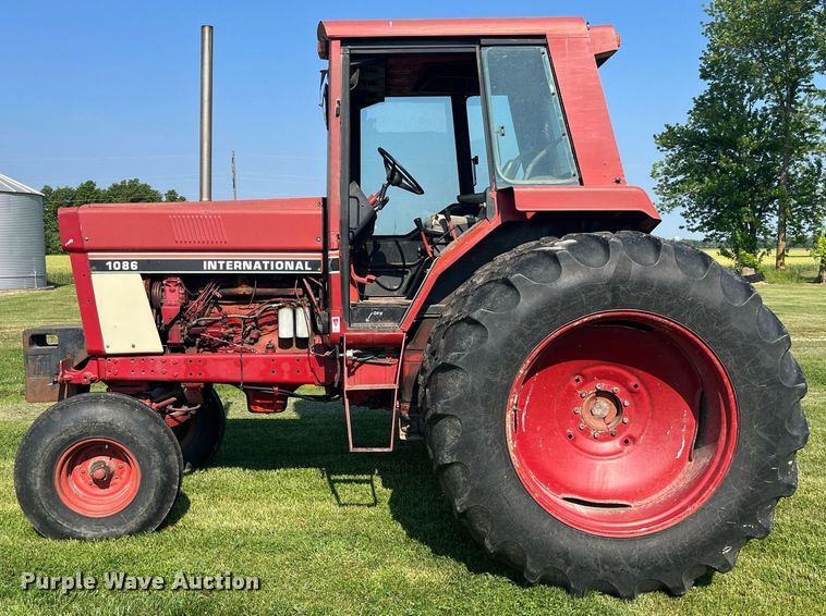 image for item LB9001 1981 International 1086  tractor