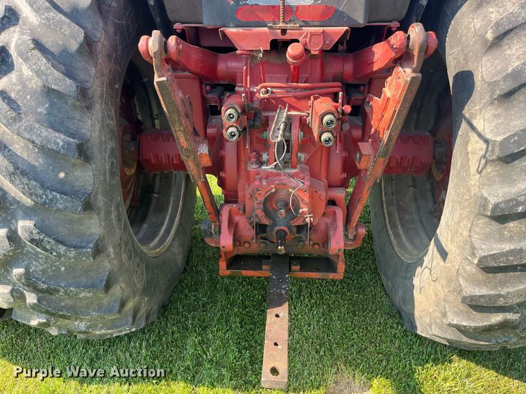 image for item LB9001 1981 International 1086  tractor