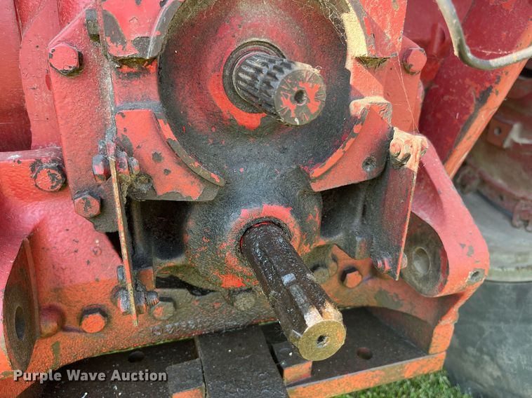 image for item LB9001 1981 International 1086  tractor