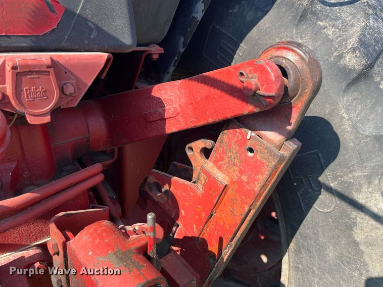 image for item LB9001 1981 International 1086  tractor