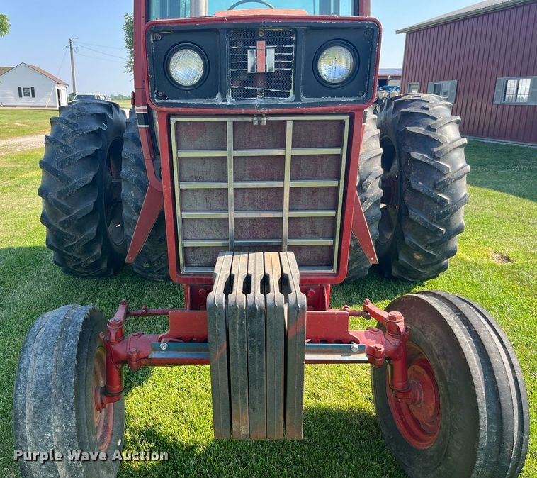 image for item LB9001 1981 International 1086  tractor