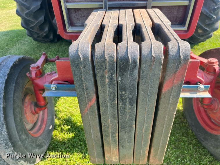 image for item LB9001 1981 International 1086  tractor