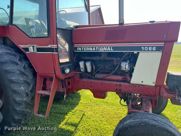 image for item LB9001 1981 International 1086  tractor