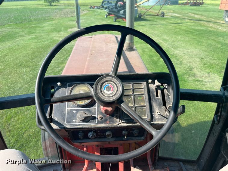 image for item LB9001 1981 International 1086  tractor