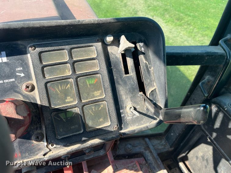 image for item LB9001 1981 International 1086  tractor