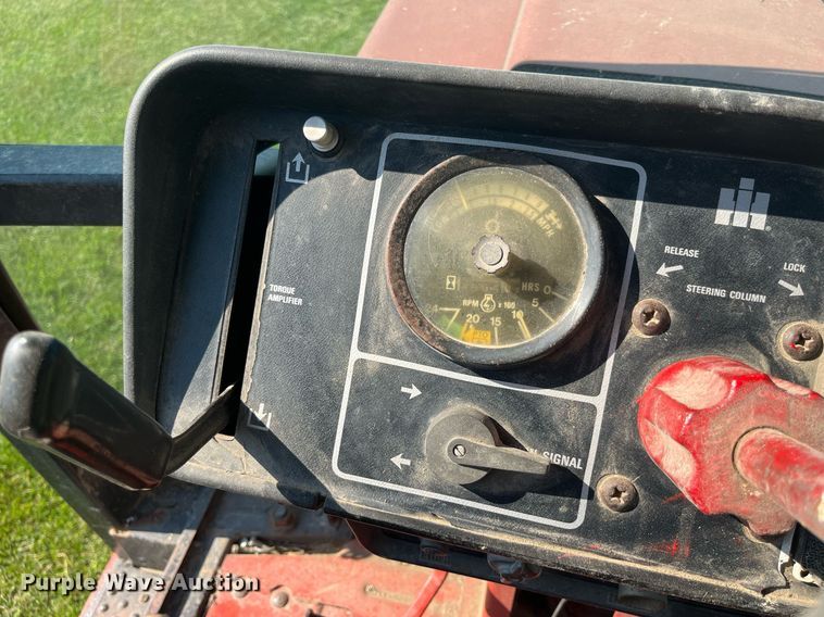 image for item LB9001 1981 International 1086  tractor