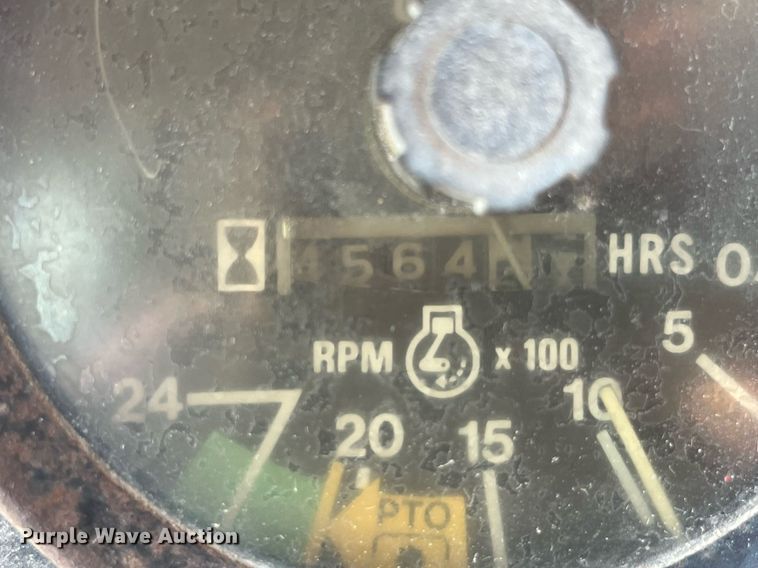 image for item LB9001 1981 International 1086  tractor