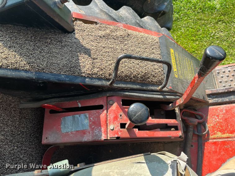 image for item LB9001 1981 International 1086  tractor