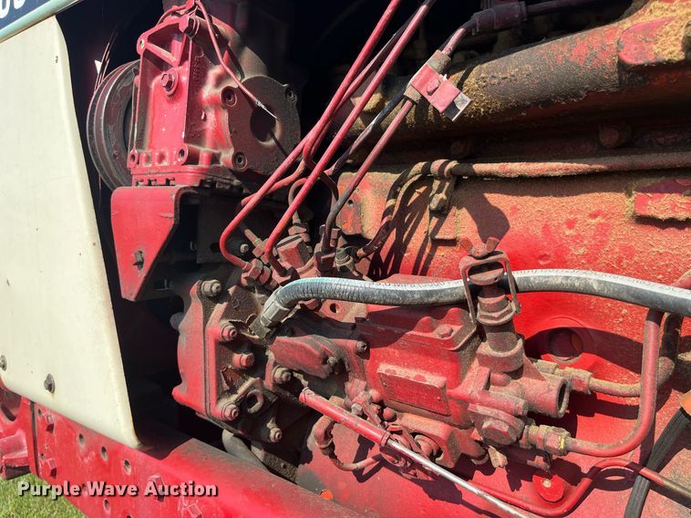 image for item LB9001 1981 International 1086  tractor