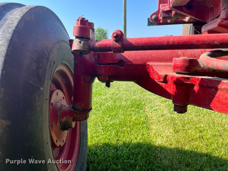 image for item LB9001 1981 International 1086  tractor