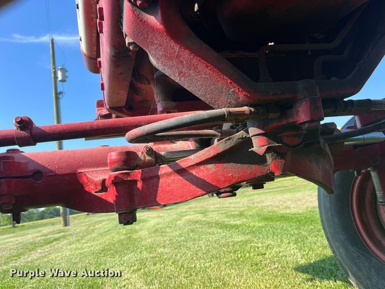 image for item LB9001 1981 International 1086  tractor