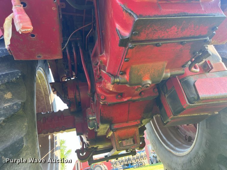 image for item LB9001 1981 International 1086  tractor