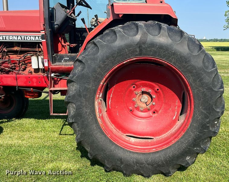 image for item LB9001 1981 International 1086  tractor