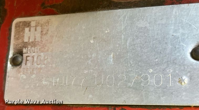 image for item LB9001 1981 International 1086  tractor