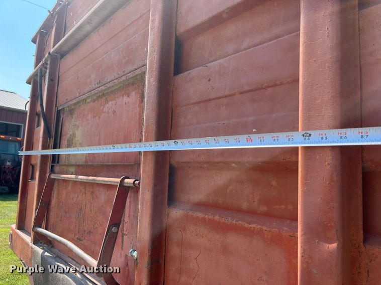 image for item LB9002 1980 GMC Sierra 6000  grain truck