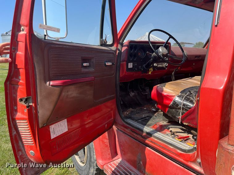 image for item LB9002 1980 GMC Sierra 6000  grain truck