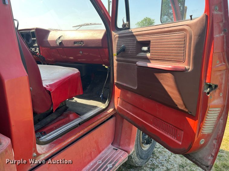 image for item LB9002 1980 GMC Sierra 6000  grain truck