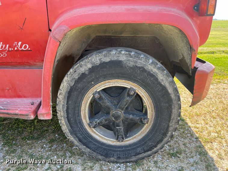 image for item LB9002 1980 GMC Sierra 6000  grain truck