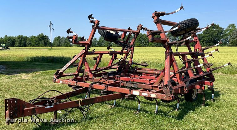 image for item LB9005 International  field cultivator