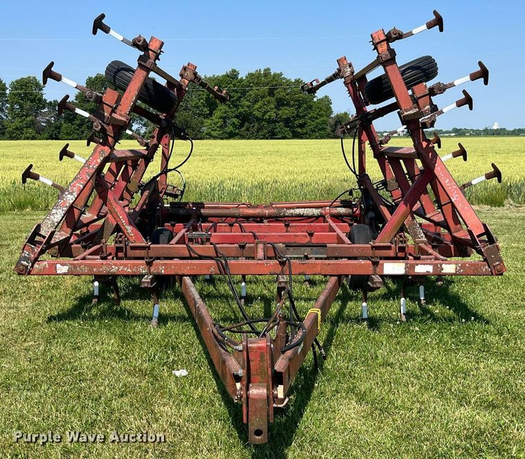 image for item LB9005 International  field cultivator