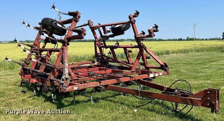image for item LB9005 International  field cultivator