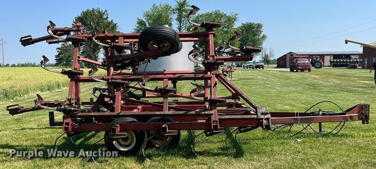 image for item LB9005 International  field cultivator