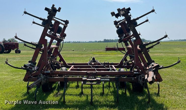image for item LB9005 International  field cultivator
