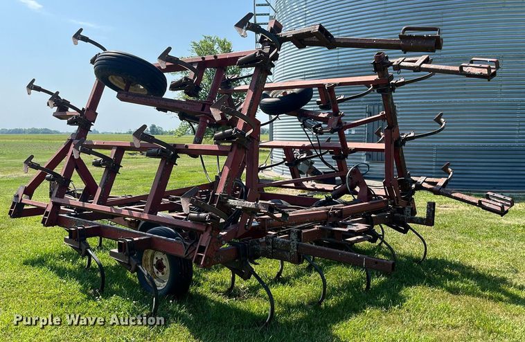 image for item LB9005 International  field cultivator