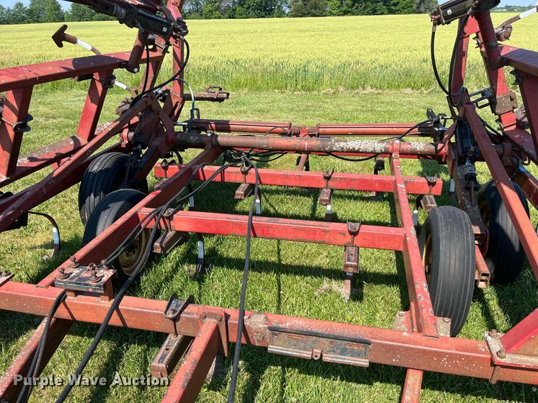 image for item LB9005 International  field cultivator